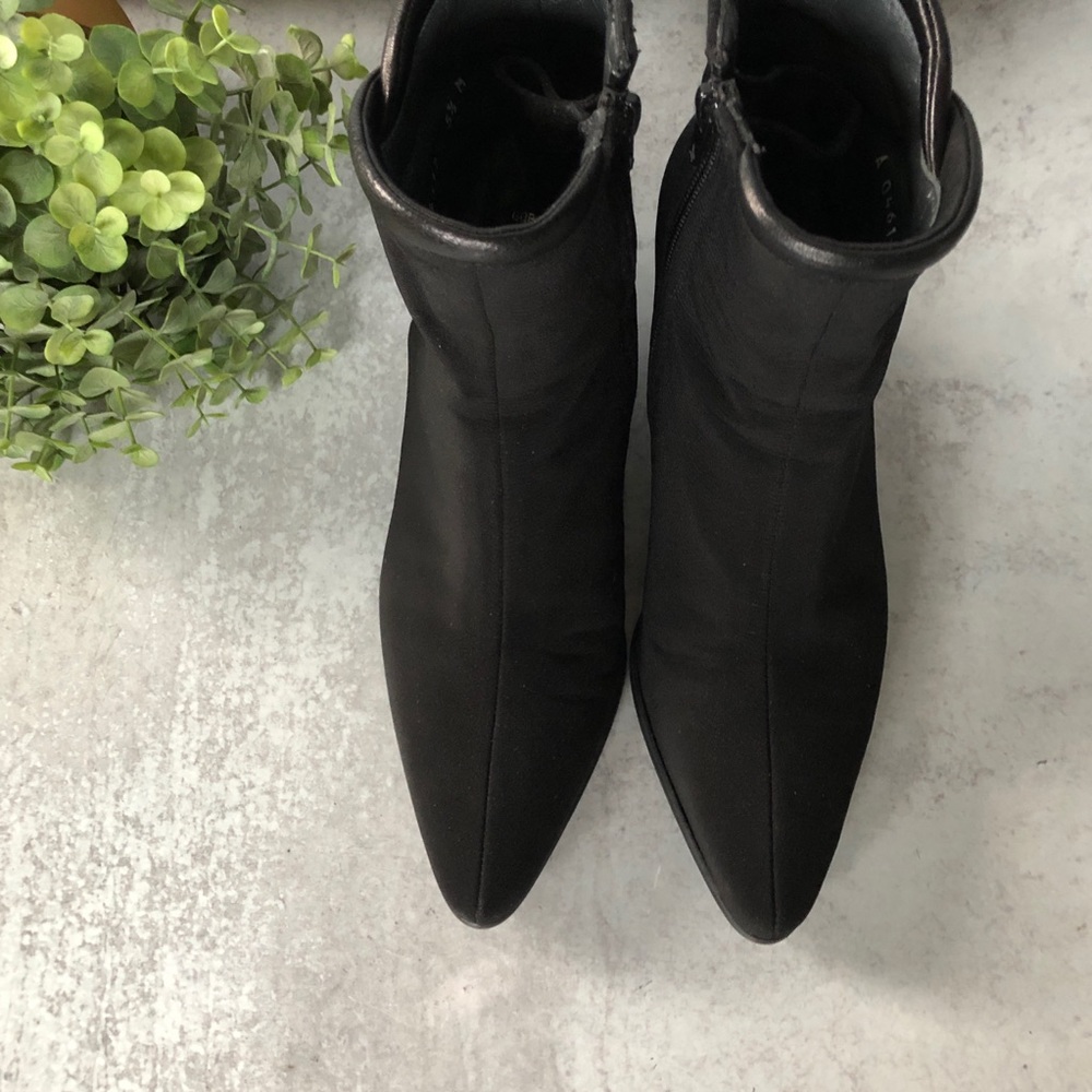 Stuart Weiztman Kitten Heel Gore Tex Boot 5.5 M - Picture 7 of 16